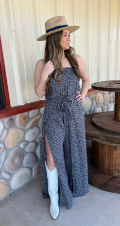 Strapless Jumper By Saints & Hearts -The Ranch House Sales FCF9844F 23A7 444A 8DB7 CB020B428F8C 1 105 c 1