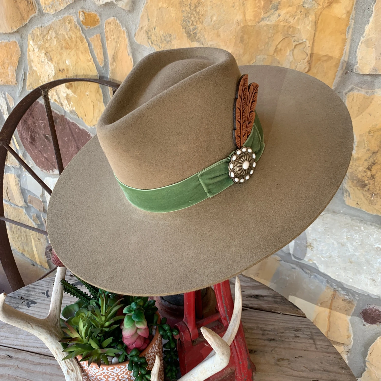 Charlie 1 Horse - Hippie 2 Charlie 1 Horse - Hippie - Image 2