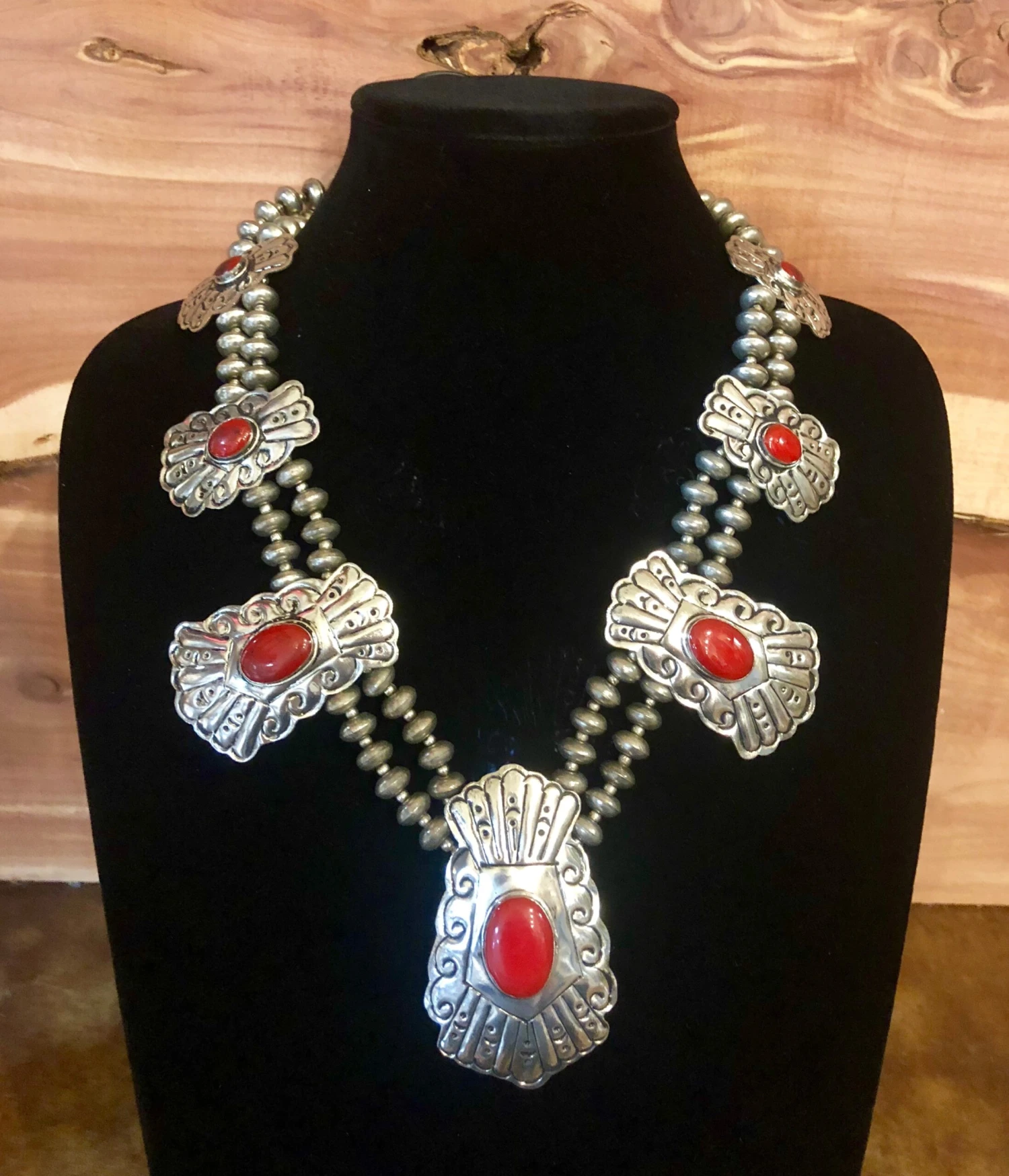 The Valeria Necklace 1 The Valeria Necklace