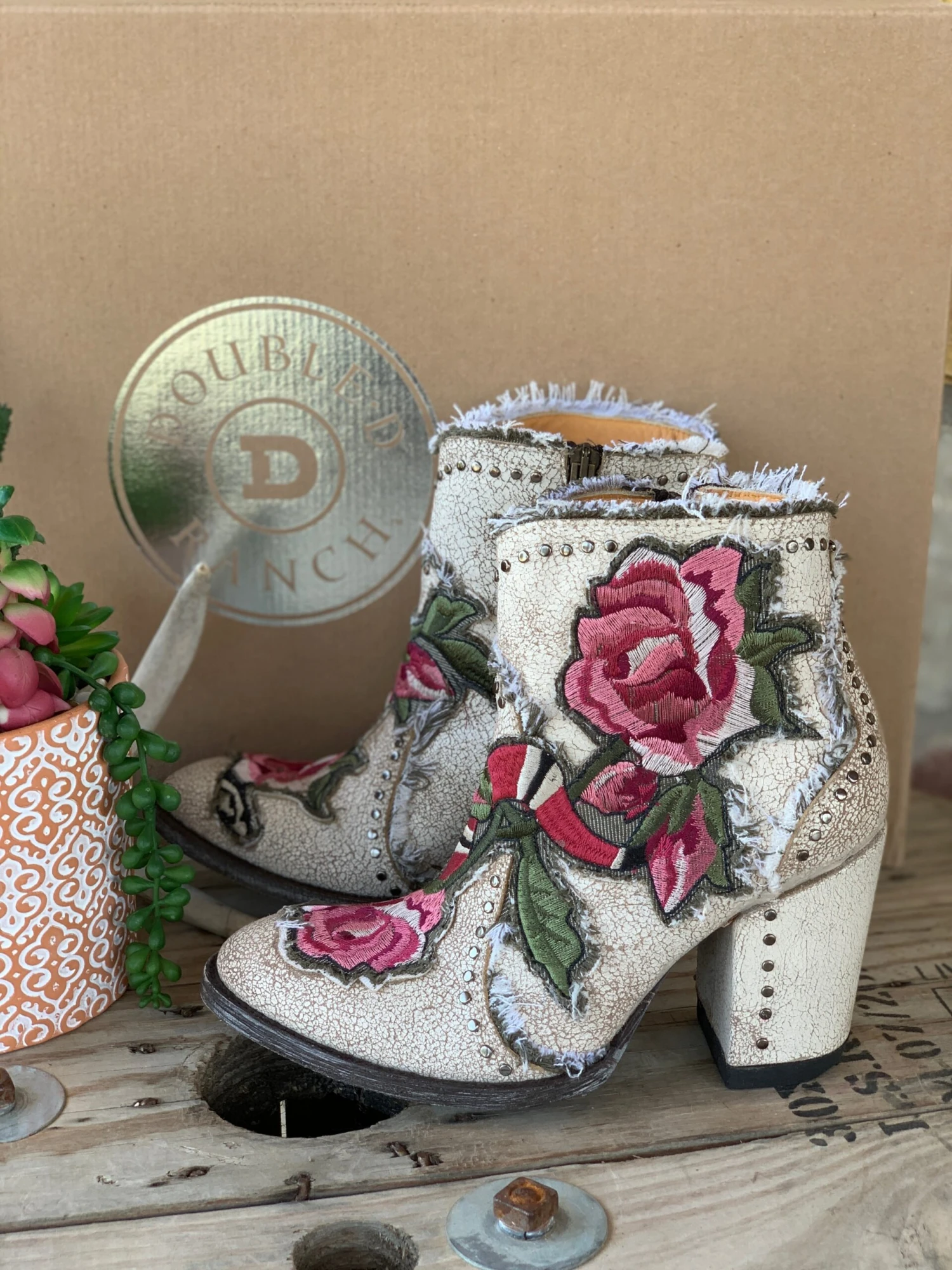 Old Gringo Carla Floral Bootie - Crackled White 3 Old Gringo Carla Floral Bootie - Crackled White - Image 3